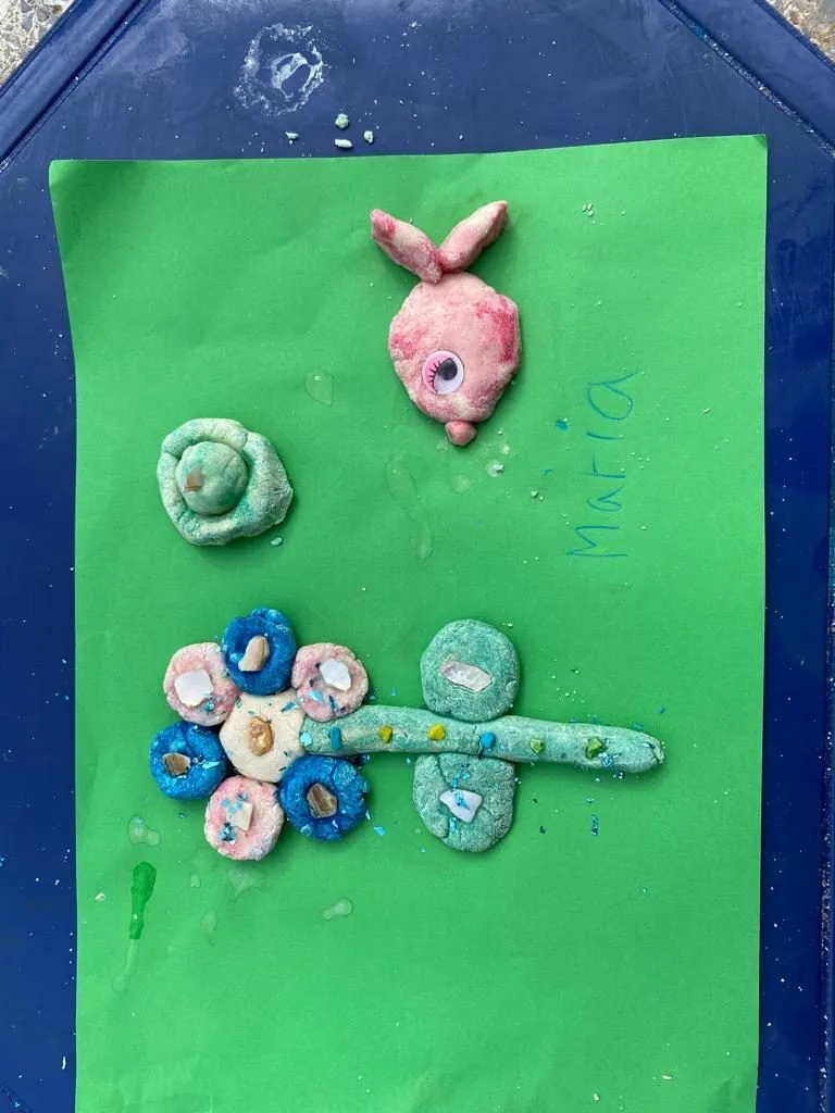 Dekoration aus bemalten Steinen